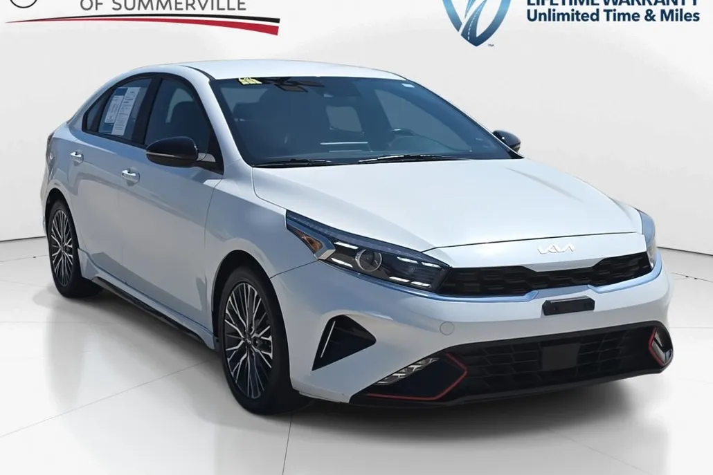 2022 Kia Forte GT-Line photo 1