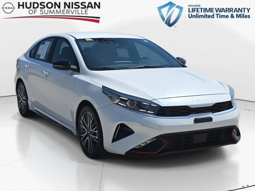 2022 Kia Forte GT-Line photo 1