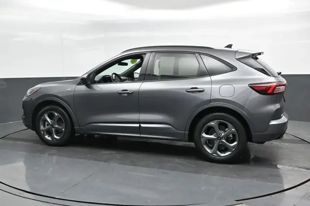 2024 Ford Escape ST-Line photo 1