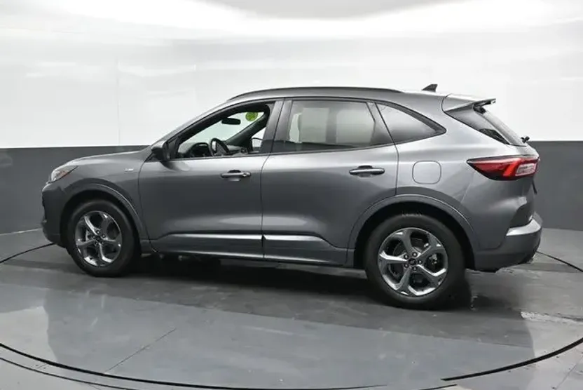2024 Ford Escape ST-Line photo 1