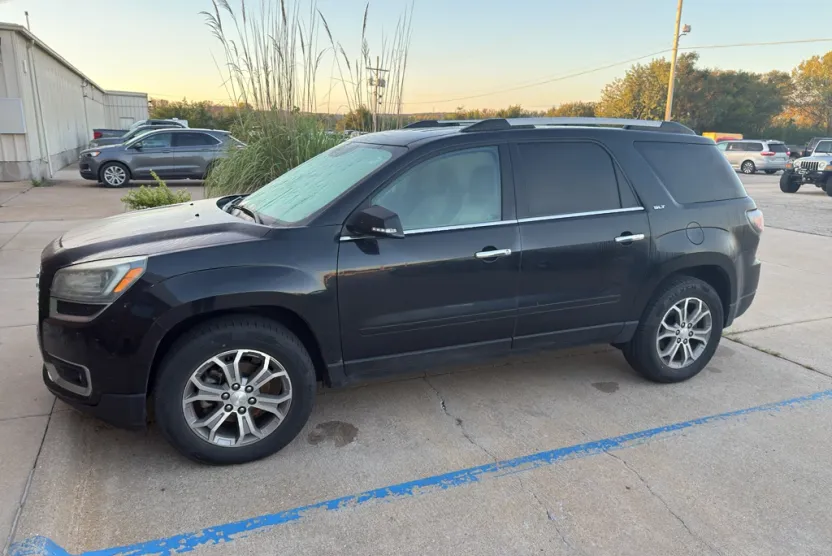 2013 Gmc Acadia SLT photo 1