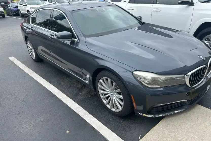 2017 Bmw 740i photo 1