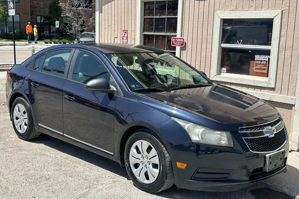 2014 Chevrolet Cruze LS photo 1