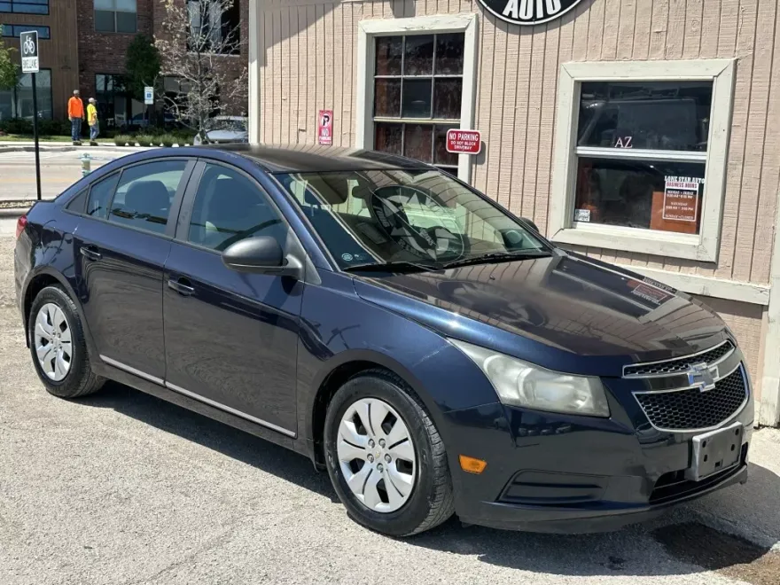 2014 Chevrolet Cruze LS photo 1