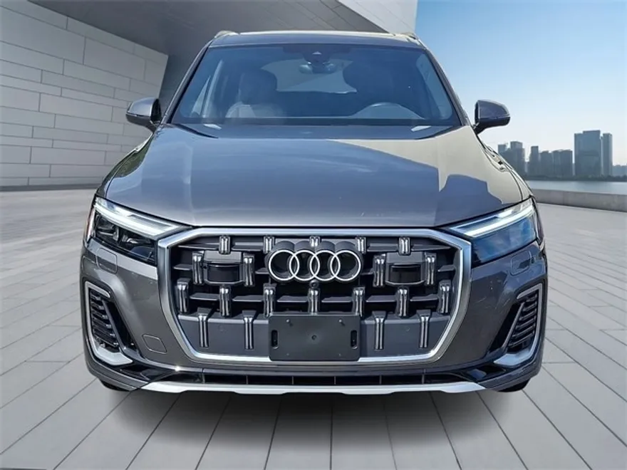 2025 Audi Q7 55 Premium Plus photo 1
