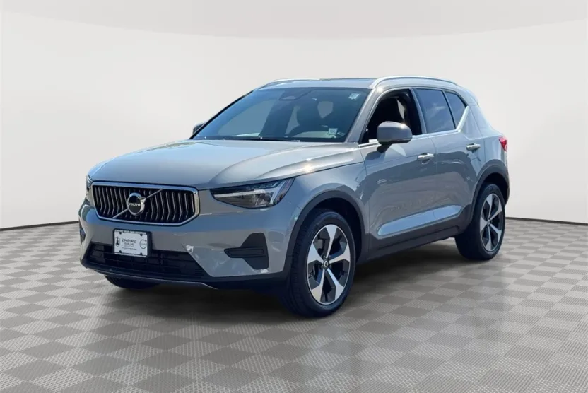 2025 Volvo XC40 Core photo 1