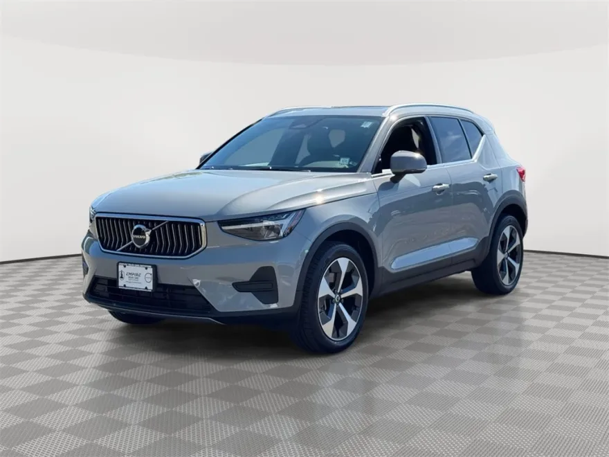 2025 Volvo XC40 Core photo 1