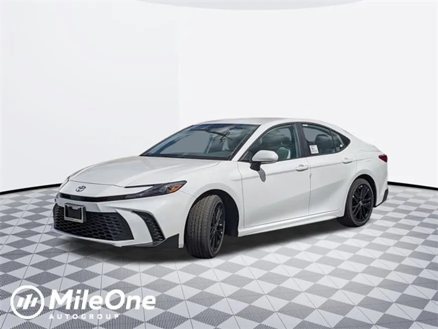 2025 Toyota Camry SE photo 1