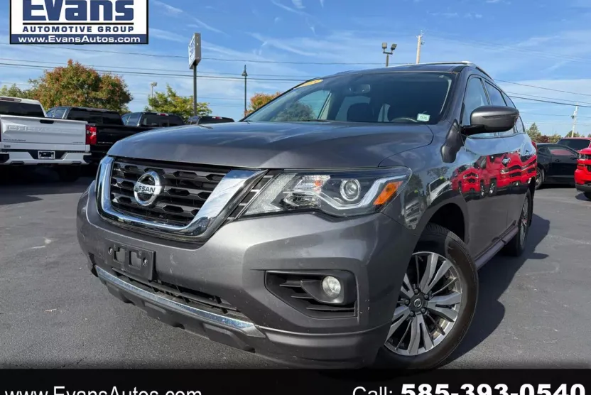2018 Nissan Pathfinder SV photo 1