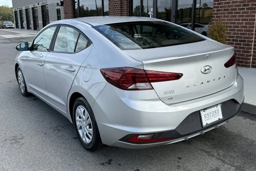 2019 Hyundai Elantra SE photo 1