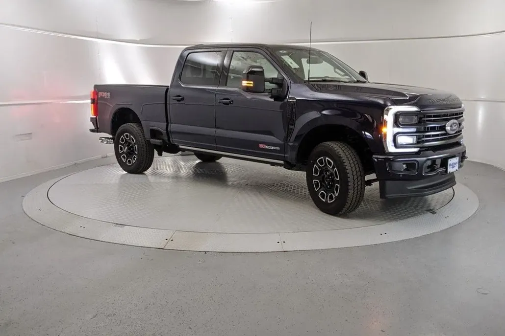 2025 Ford F-350 Platinum photo 1
