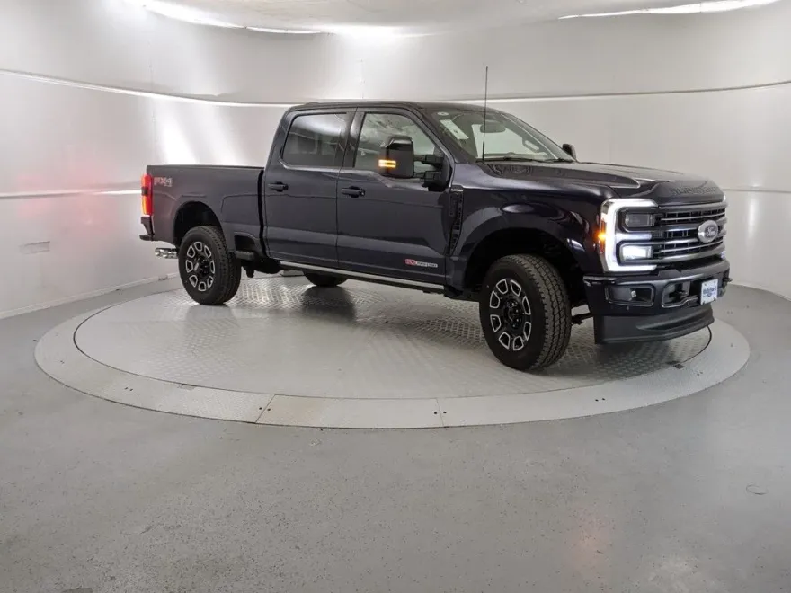 2025 Ford F-350 Platinum photo 1