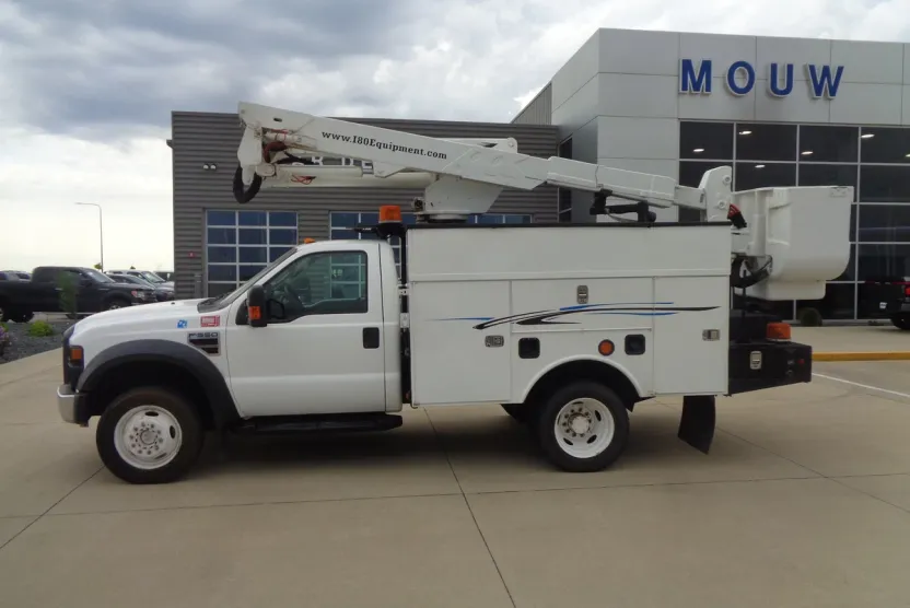 2009 Ford F-550 photo 1
