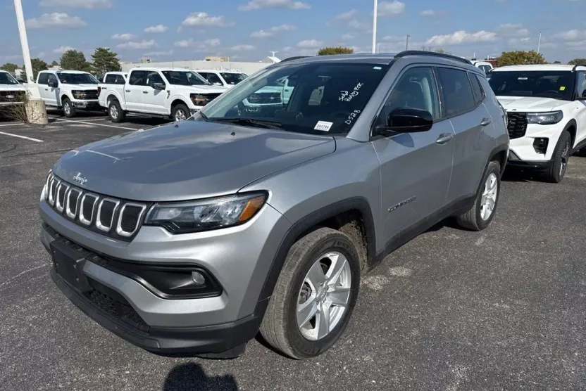 2022 Jeep Compass Latitude photo 1