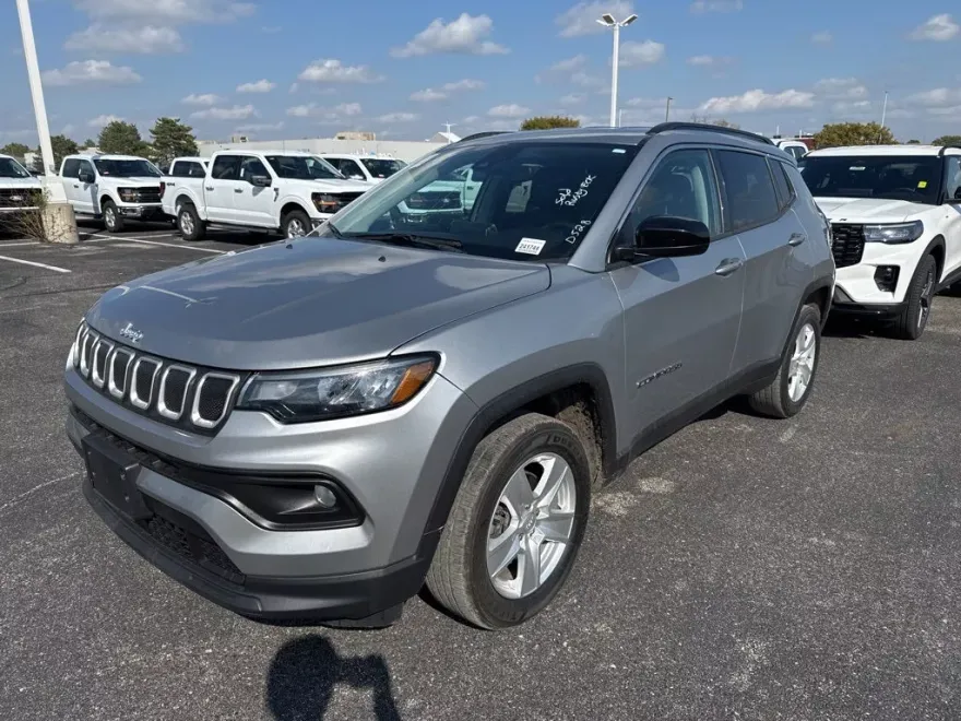 2022 Jeep Compass Latitude photo 1
