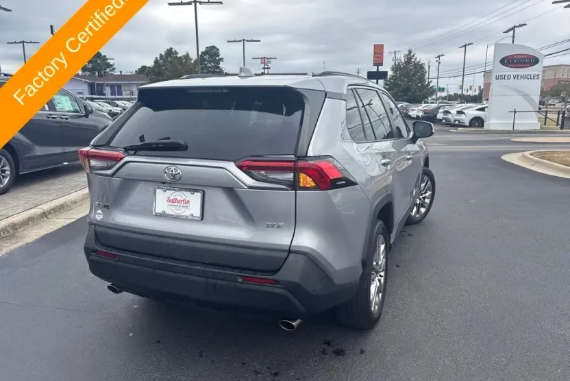 2021 Toyota RAV4 XLE Premium photo 1