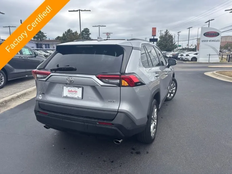 2021 Toyota RAV4 XLE Premium photo 1
