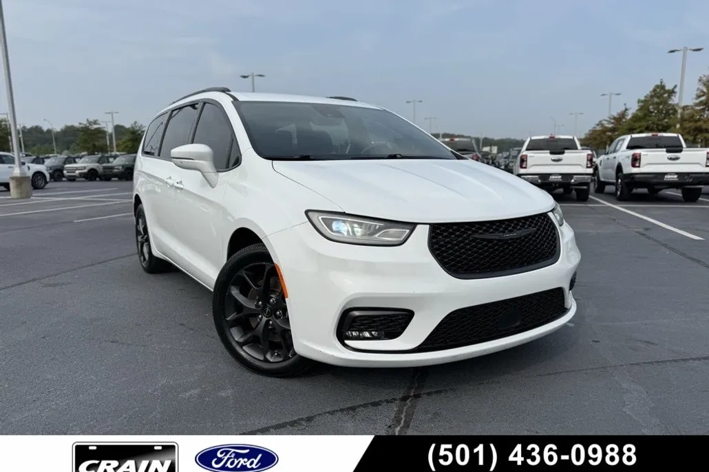 2021 Chrysler Pacifica Touring photo 1