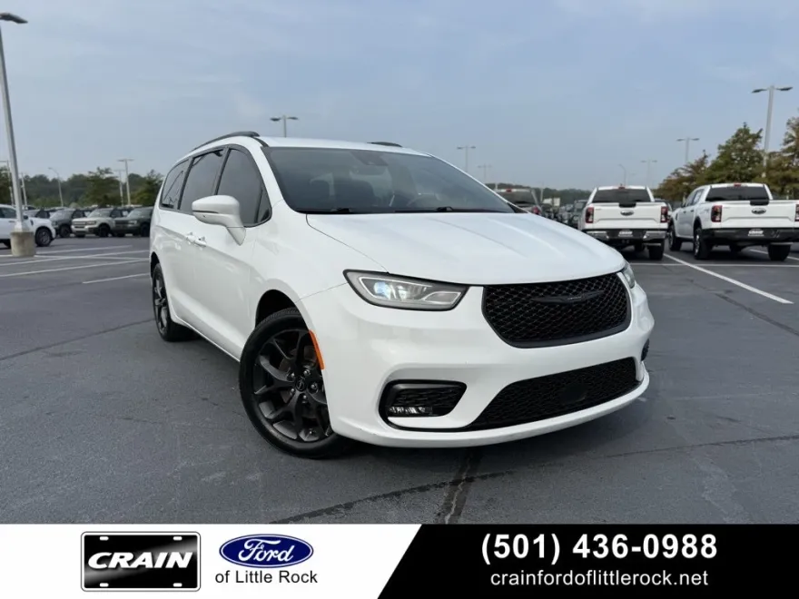 2021 Chrysler Pacifica Touring photo 1