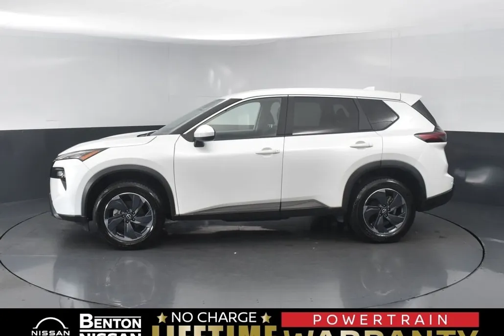 2024 Nissan Rogue SV photo 1