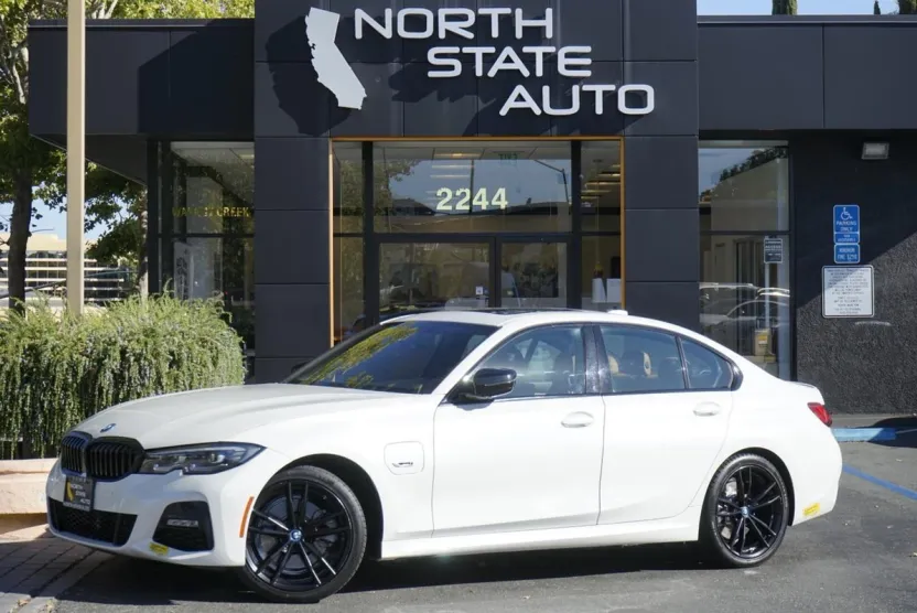 2022 Bmw 330e 3-Series photo 1