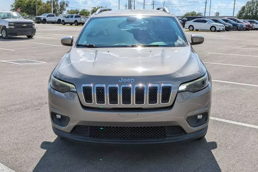 2019 Jeep Cherokee Latitude photo 1