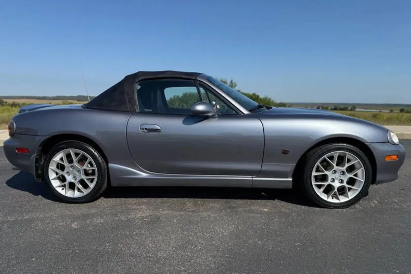 2002 Mazda MX-5 Miata Miata photo 1