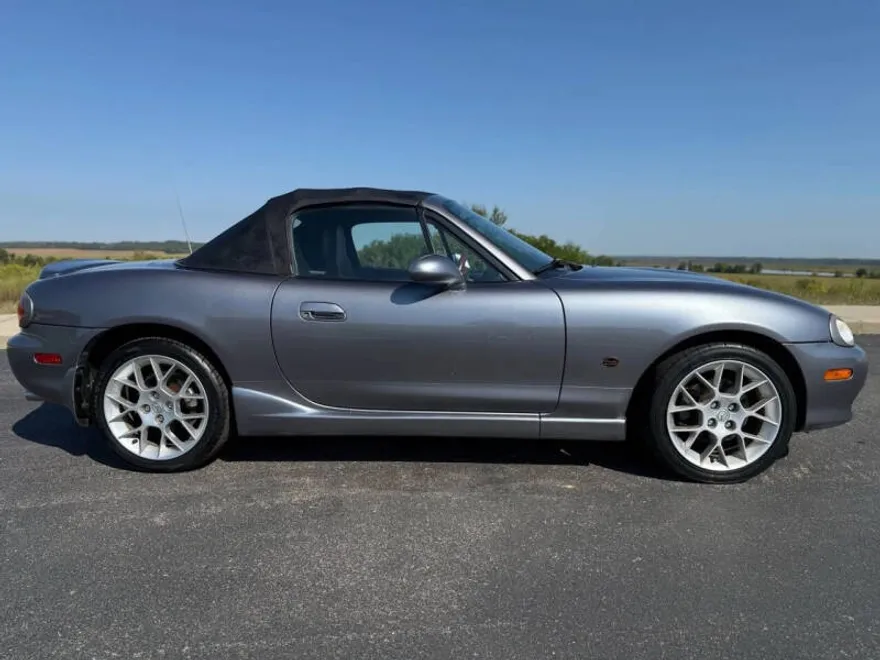 2002 Mazda MX-5 Miata Miata photo 1