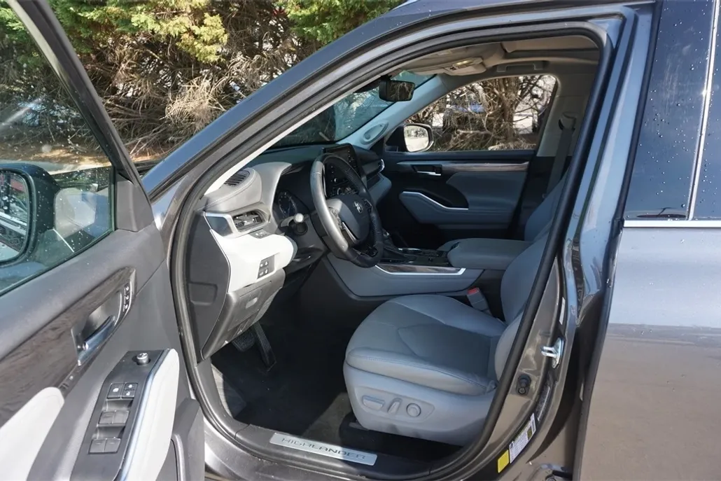 2021 Toyota Highlander Limited Hybrid photo 1