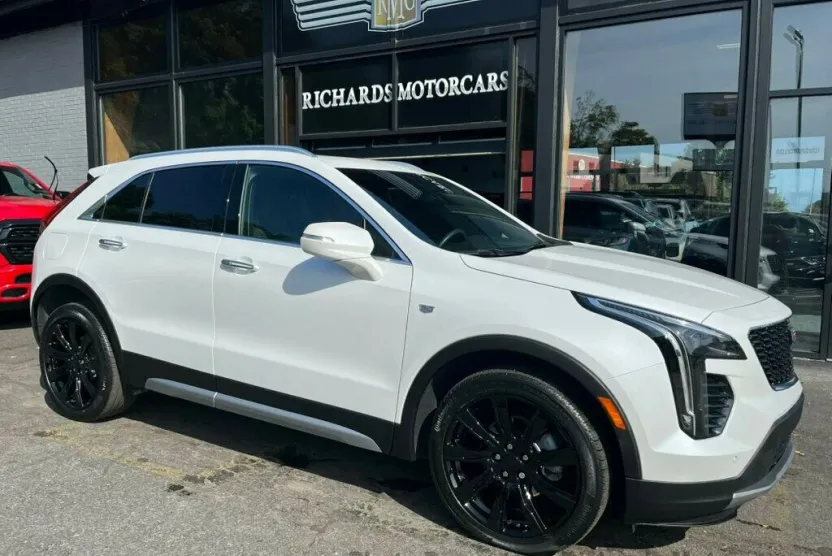 2023 Cadillac XT4 Premium Luxury photo 1