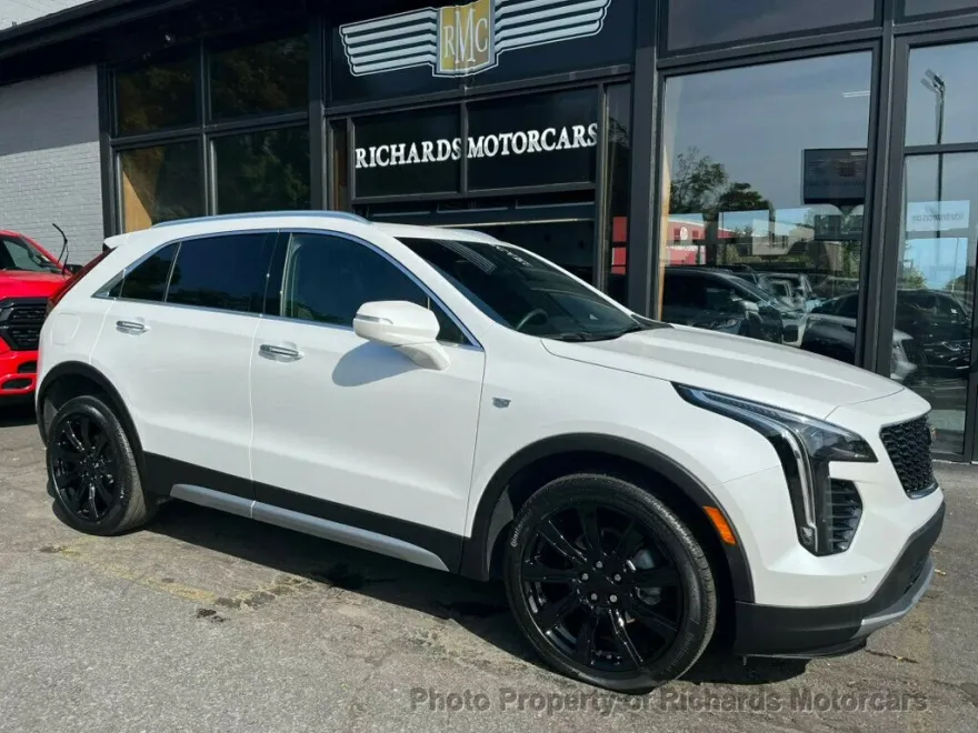 2023 Cadillac XT4 Premium Luxury photo 1