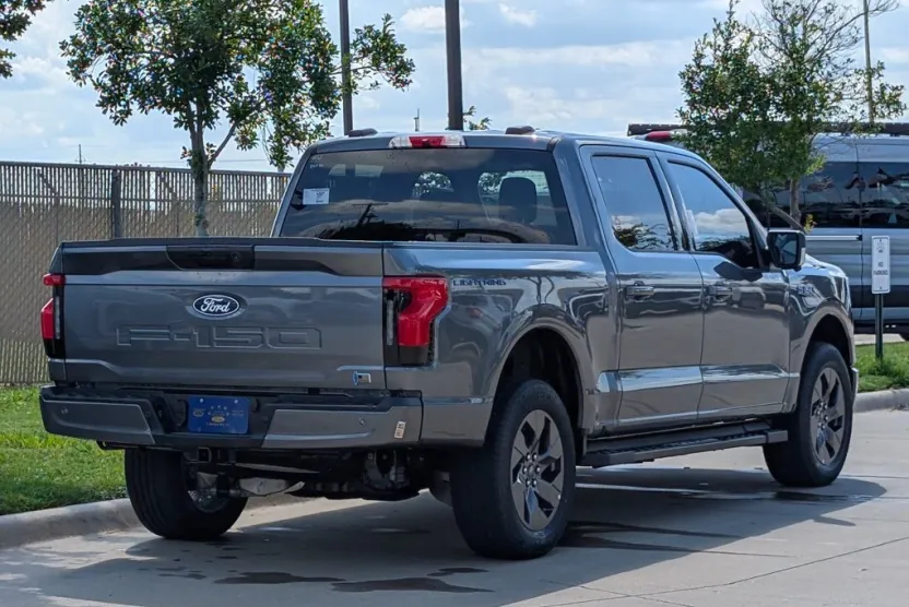 2025 Ford F-150 Lightning photo 1