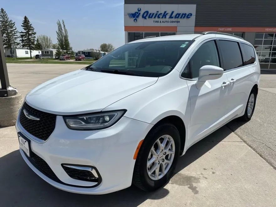 2022 Chrysler Pacifica Touring L photo 1