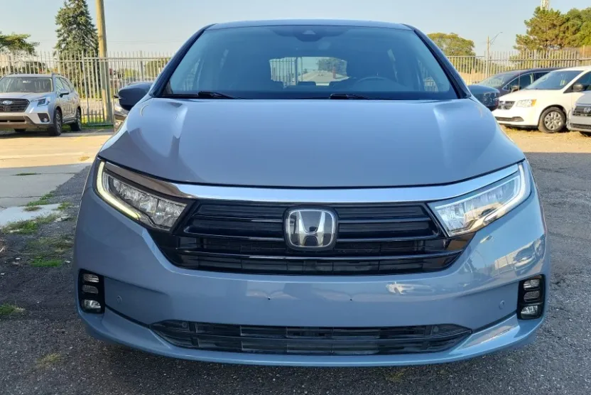 2023 Honda Odyssey Touring photo 1