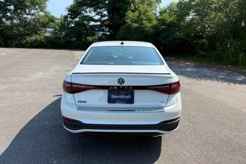 2025 Volkswagen Jetta SE photo 1