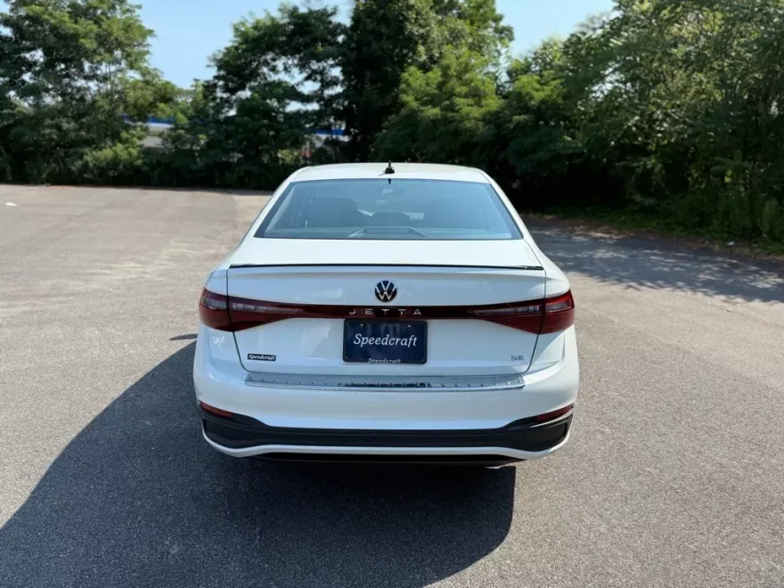 2025 Volkswagen Jetta SE photo 1