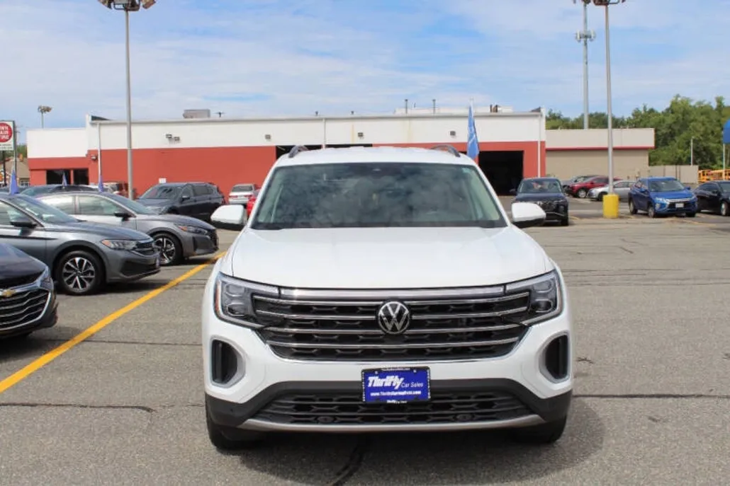 2024 Volkswagen Atlas SE photo 1
