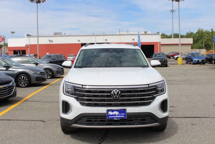 2024 Volkswagen Atlas SE photo 1