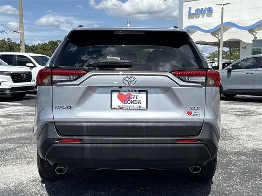 2023 Toyota RAV4 XLE photo 1