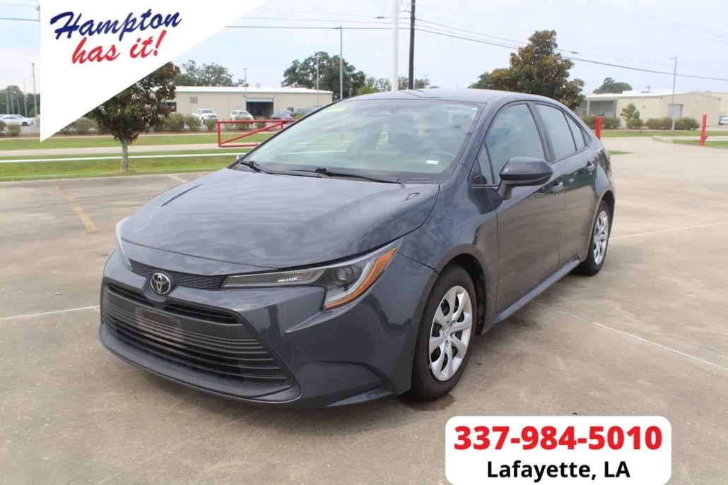 2023 Toyota Corolla LE photo 1