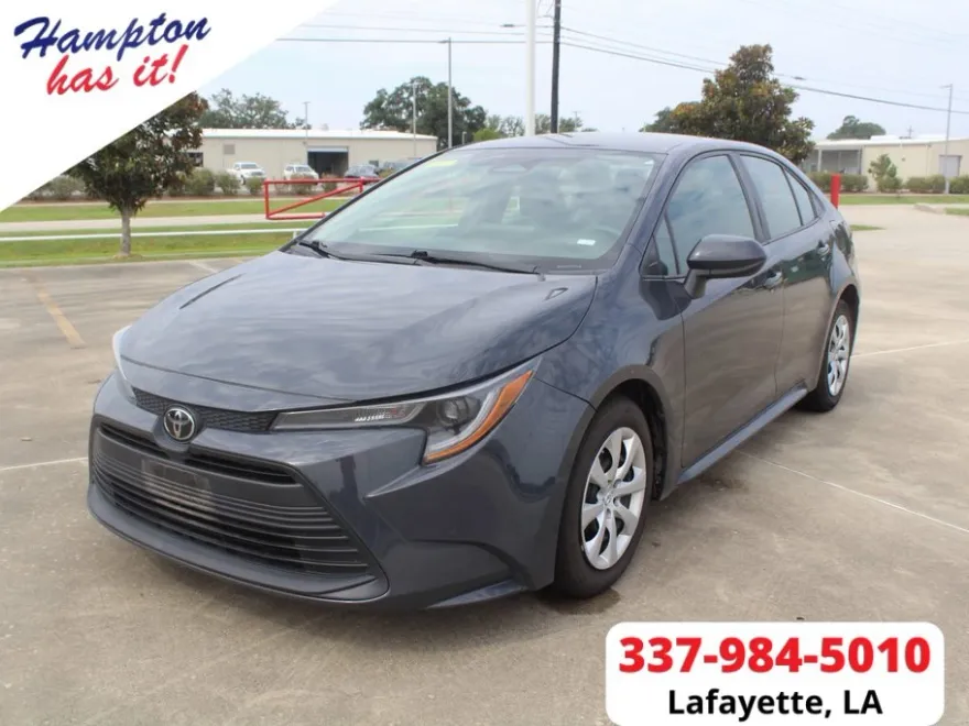 2023 Toyota Corolla LE photo 1