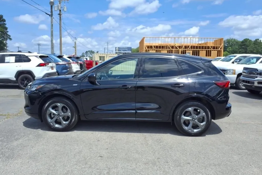 2023 Ford Escape ST-Line Select photo 1