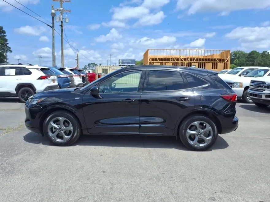 2023 Ford Escape ST-Line Select photo 1