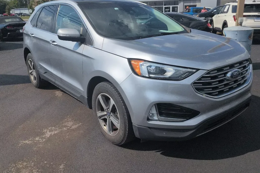 2020 Ford Edge SEL photo 1