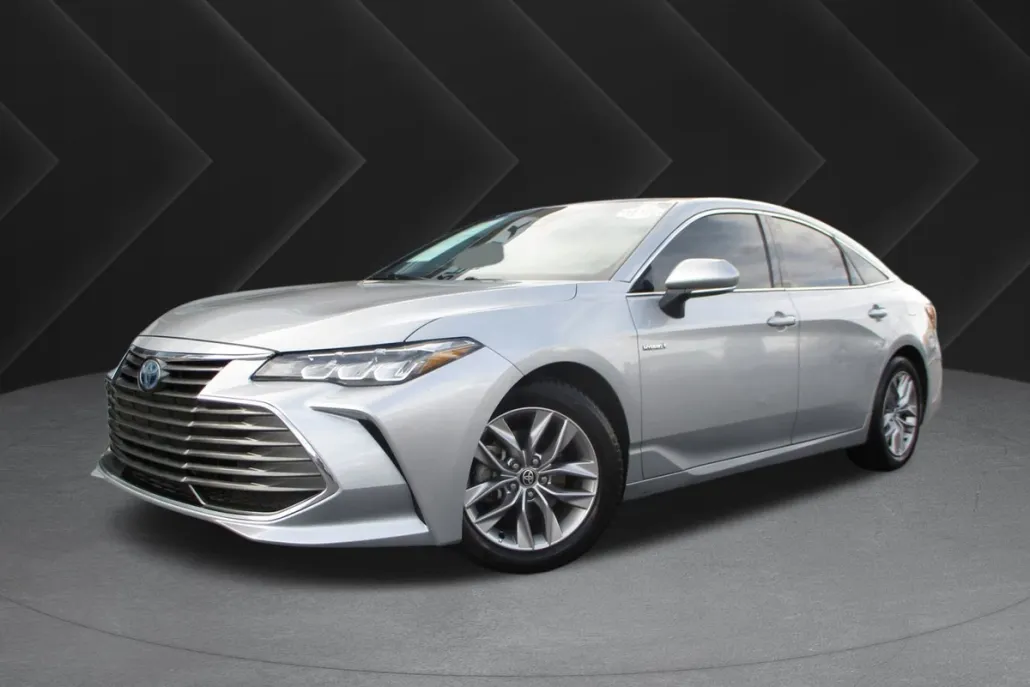 2021 Toyota Avalon Hybrid XLE Plus photo 1