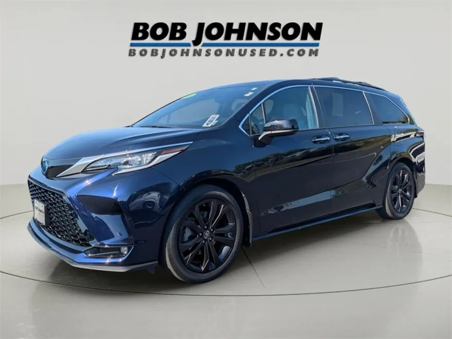 2023 Toyota Sienna XSE photo 1