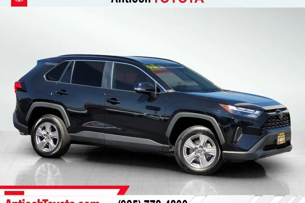 2024 Toyota RAV4 XLE photo 1