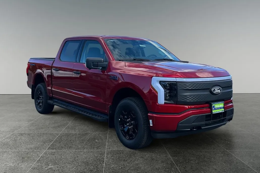 2025 Ford F-150 Lightning XLT photo 1
