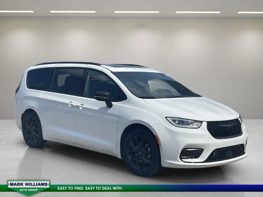 2024 Chrysler Pacifica Limited photo 1