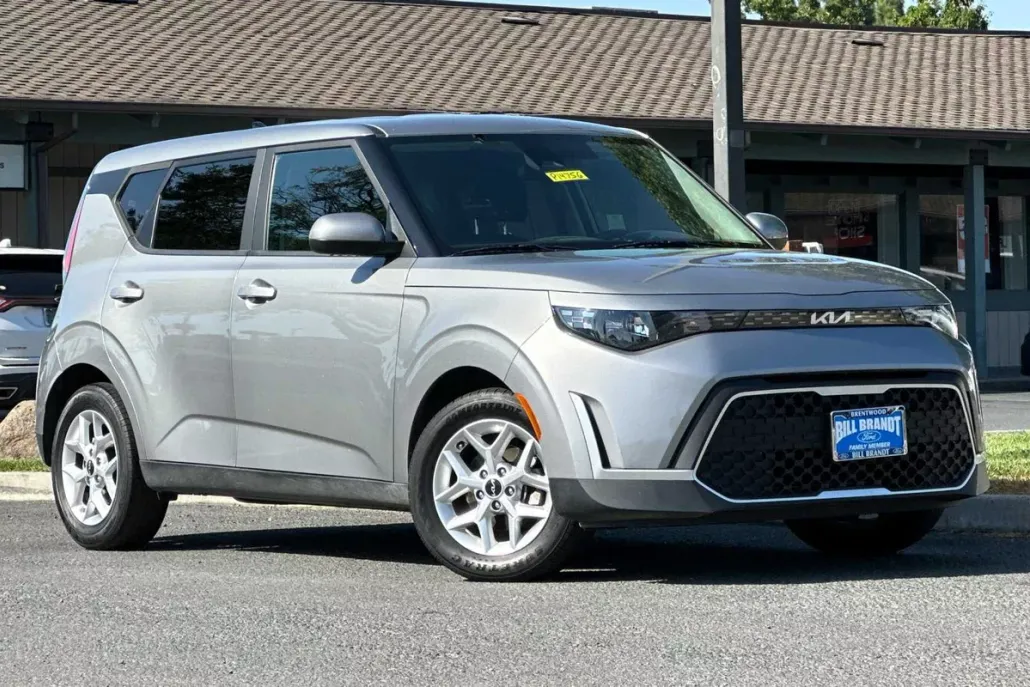 2023 Kia Soul LX photo 1
